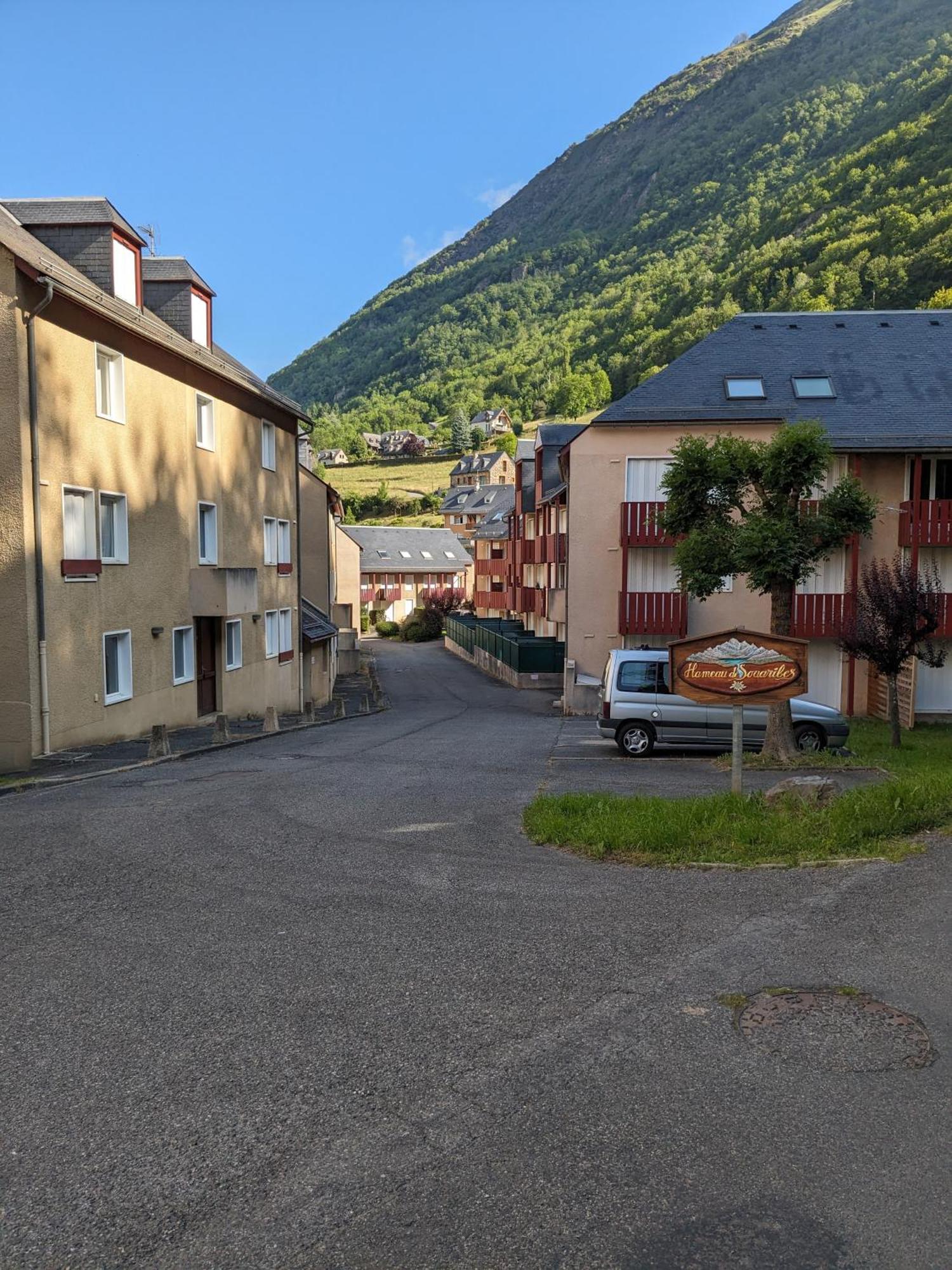 Charmant T2 Wifi Parking Gratuit 4 Personnes Esquieze-Sere Luaran gambar